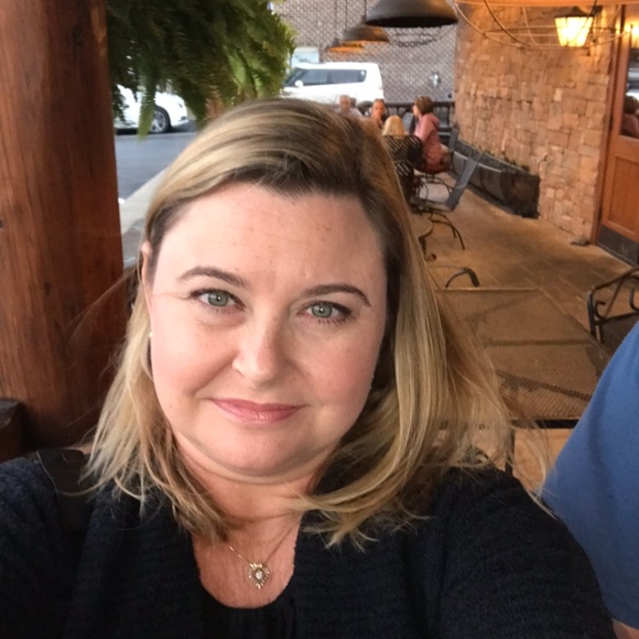 Meet your Posher, Dawn - Picture 2 of 3